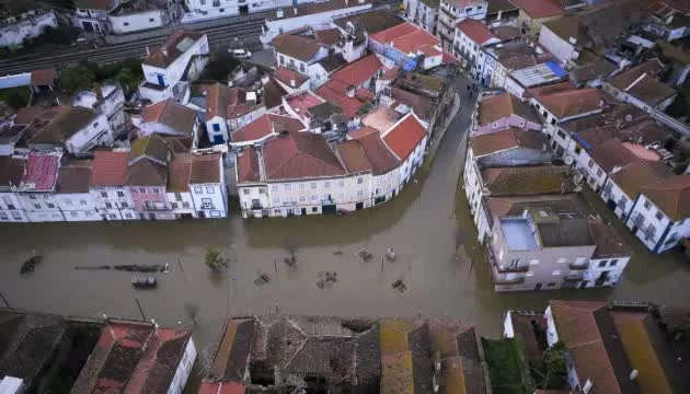 Phản ứng chậm trước thiên tai, Bộ trưởng Nội vụ Bồ Đào Nha từ chức