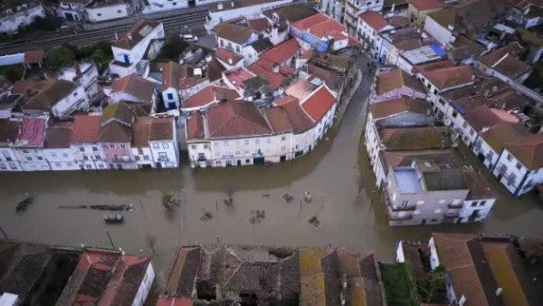 Phản ứng chậm trước thiên tai, Bộ trưởng Nội vụ Bồ Đào Nha từ chức