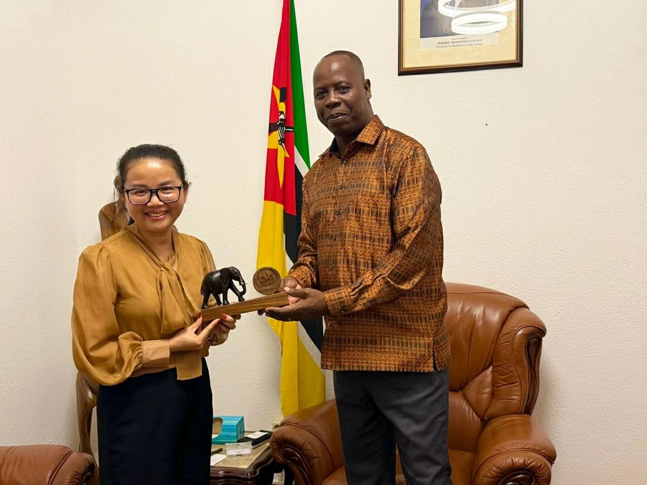 Cộng đồng người Việt Nam tại Mozambique khắc phục hậu quả mưa lũ