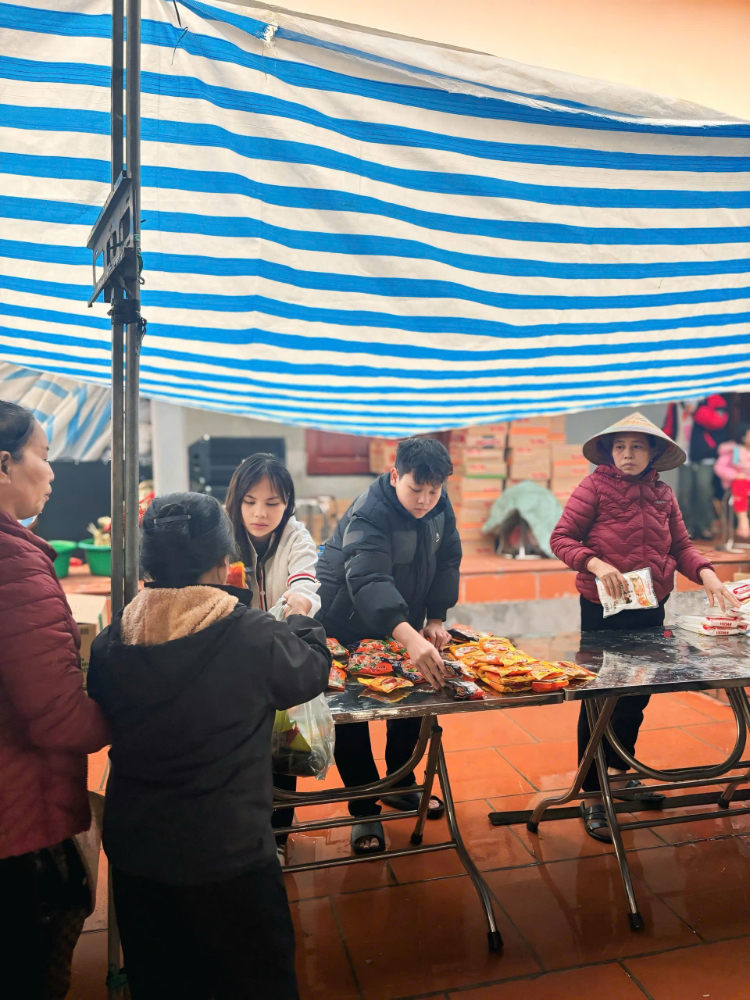 Hoa hậu nhí Phùng Hiểu Anh tỏa sáng với chuỗi hoạt động ý nghĩa