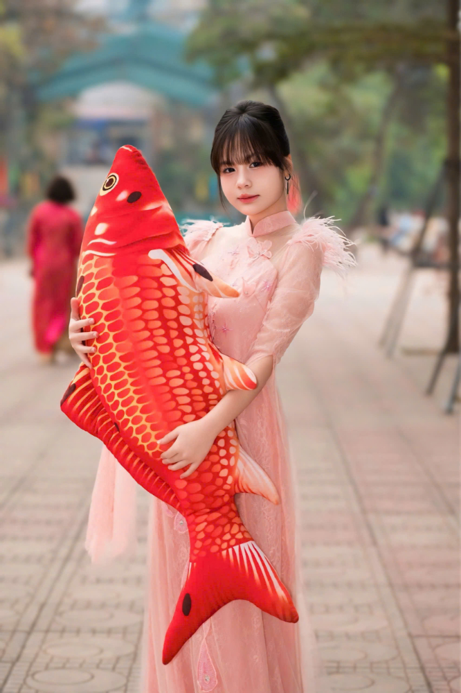 Hoa hậu nhí Phùng Hiểu Anh tỏa sáng với chuỗi hoạt động ý nghĩa