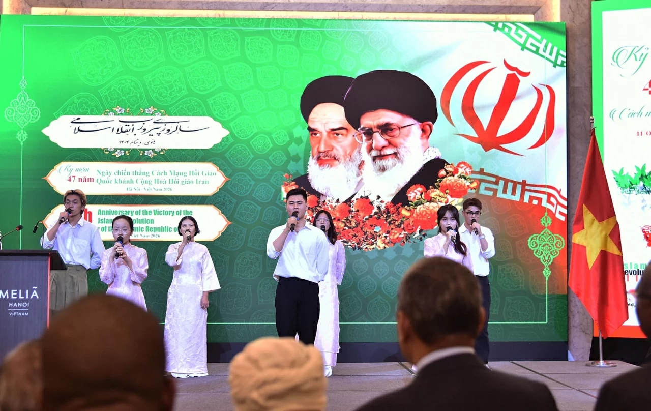 Khác mời thưởng thức những tiết mục văn nghệ giàu bản sắc văn hóa Iran. (Ảnh: Thành Long)