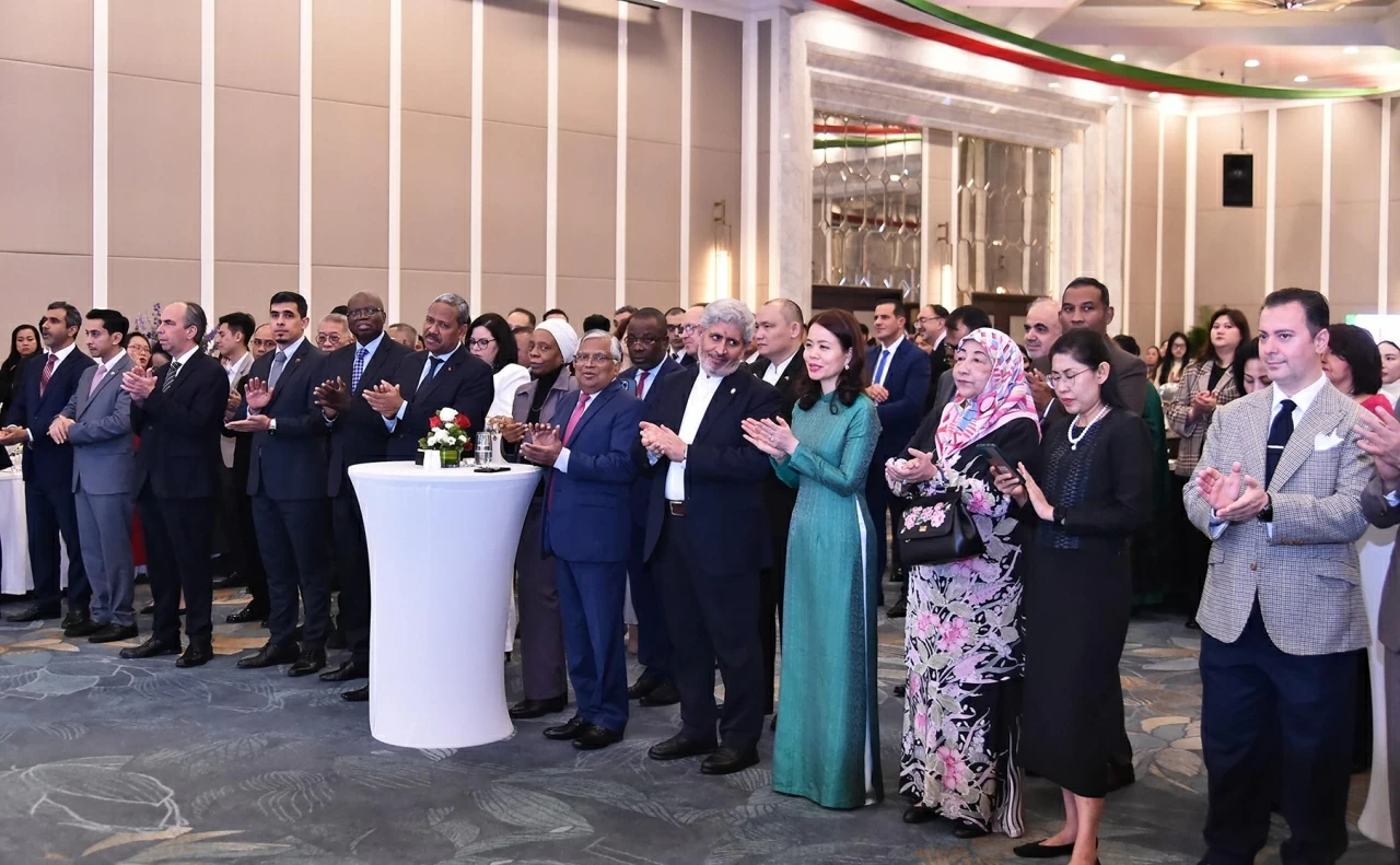 Buổi lễ còn có sự tham dự của các Đại sứ, Trưởng đại diện tổ chức quốc tế, thành viên Đoàn Ngoại giao và đông đảo khách mời trong nước và quốc tế. (Ảnh: Thành Long)