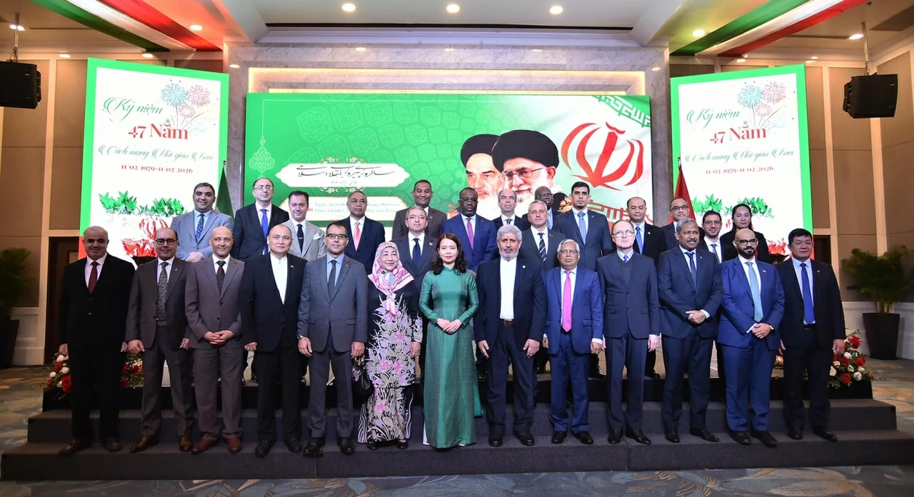 Thứ trưởng Nguyên Minh Hằng cùng các Đại sứ chụp ảnh chung. (Ảnh:Thành Long) Thứ trưởng Nguyên Minh Hằng cùng các Đại sứ chụp ảnh chung. (Ảnh:Thành Long)