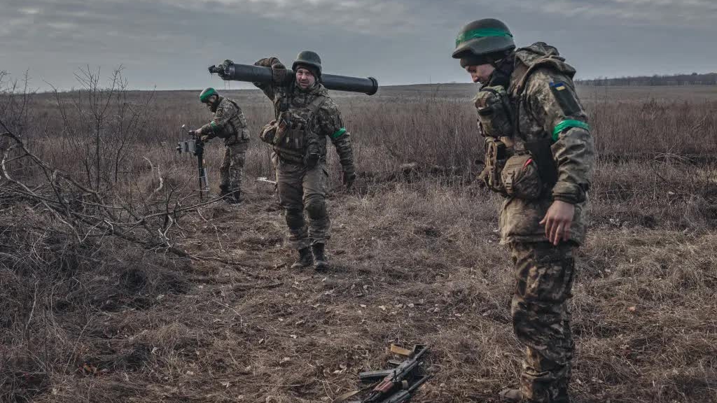 Tình hình Ukraine: EU hé lộ kế hoạch táo bạo ngay tại quốc gia Đông Âu đang chìm trong xung đột, NATO thúc đẩy hỗ trợ đạn dược cho Kiev