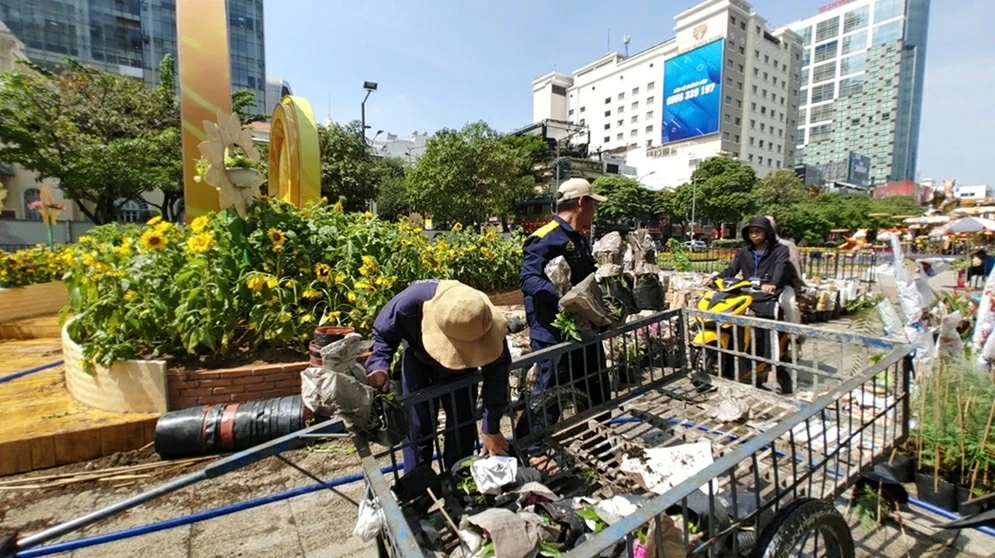 Đường hoa Nguyễn Huệ gấp rút hoàn thiện dàn linh vật ngựa khổng lồ Đường hoa Nguyễn Huệ gấp rút hoàn thiện dàn linh vật ngựa khổng lồ