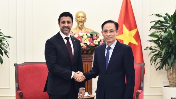 Bộ trưởng Ngoại giao Lê Hoài Trung tiếp Bộ trưởng Bộ Thương mại Quốc tế Canada Maninder Sidhu