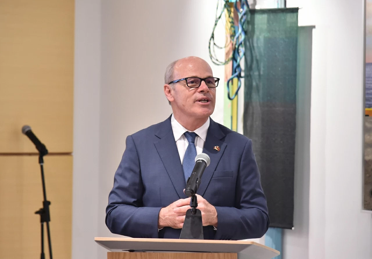 Đại sứ Canada tại Việt Nam James Nickle phát biểu mở đầu buổi lễ. (Ảnh: Thành Long) Đại sứ Canada tại Việt Nam James Nickle phát biểu mở đầu buổi lễ. (Ảnh: Thành Long)