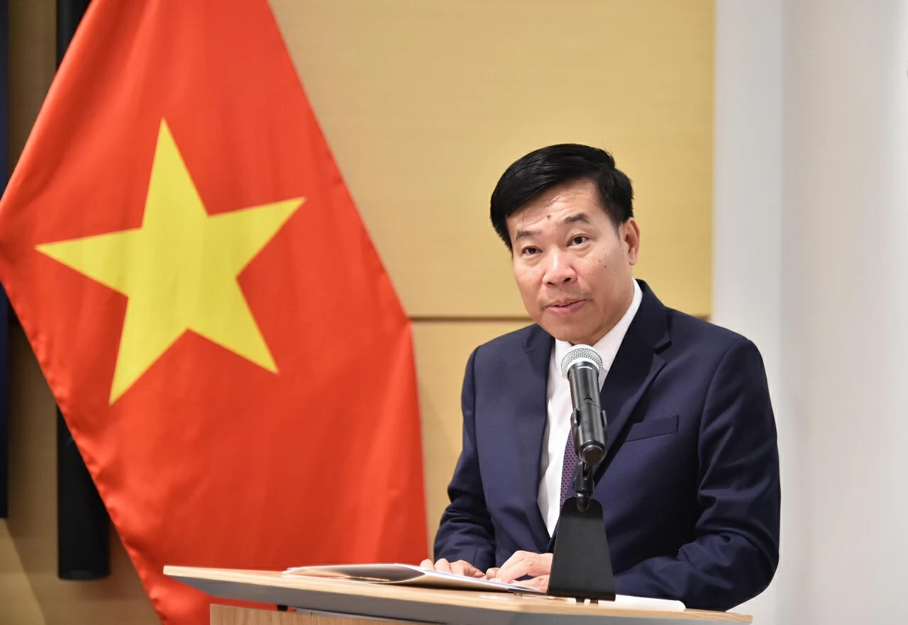 Ủy viên Trung ương Đảng, Thứ trưởng Ngoại giao Nguyễn Mạnh Cường mở ra khởi đầu mới đầy triển vọng, thể hiện thiện chí và cam kết của Canada trong việc đưa Quan hệ Đối tác Toàn diện Việt Nam – Canada lên tầm cao mới. Ủy viên Trung ương Đảng, Thứ trưởng Ngoại giao Nguyễn Mạnh Cường mở ra khởi đầu mới đầy triển vọng, thể hiện thiện chí và cam kết của Canada trong việc đưa Quan hệ Đối tác Toàn diện Việt Nam – Canada lên tầm cao mới.