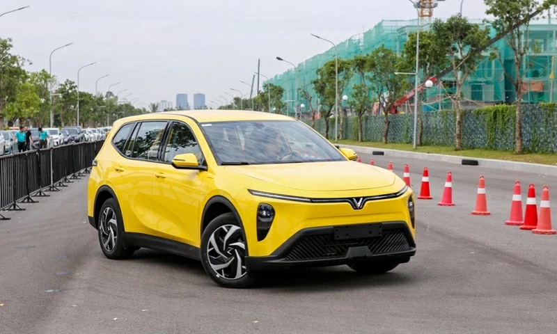 Top 10 xe ô tô bán chạy nhất tháng 1/2026: VinFast Limo Green tiếp tục lập đỉnh.