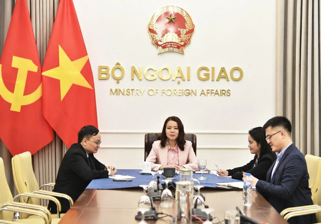 Toàn cảnh Thứ trưởng Nguyễn Minh Hằng điện đàm với Thứ trưởng thứ nhất Bộ Ngoại giao Israel Sharren Haskel. (Ảnh: Thành Long)