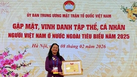 Đón Tết nơi quê nhà: Niềm hạnh phúc của người Việt xa xứ