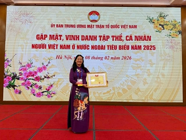 Đón Tết nơi quê nhà: Niềm hạnh phúc của người Việt xa xứ Đón Tết nơi quê nhà: Niềm hạnh phúc của người Việt xa xứ