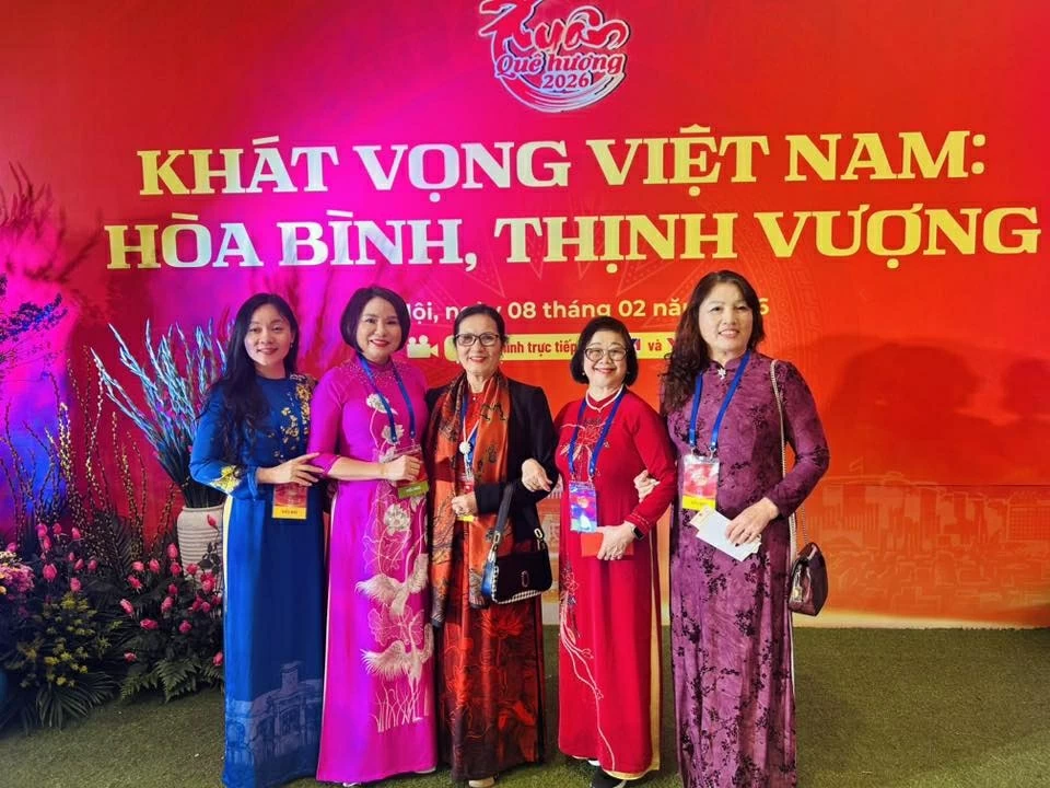 Đón Tết nơi quê nhà: Niềm hạnh phúc của người Việt xa xứ Đón Tết nơi quê nhà: Niềm hạnh phúc của người Việt xa xứ