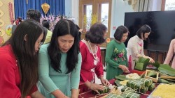 Xuân Bính Ngọ 2026: Nồi bánh chưng đỏ lửa giữa trời Đông Moscow, Nga