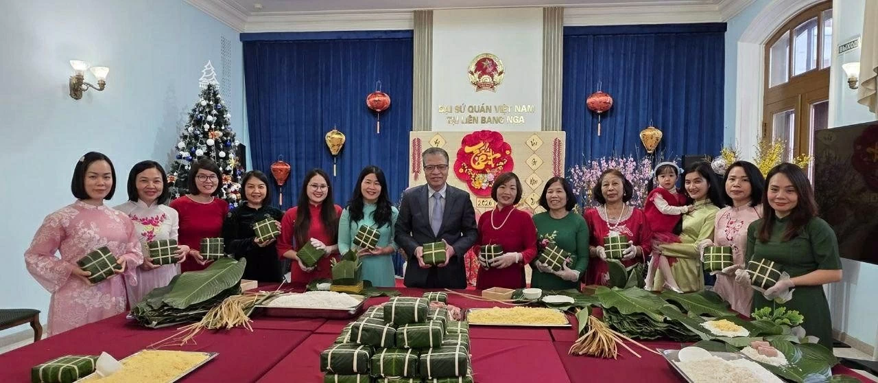 Xuân Bính Ngọ 2026: Nồi bánh chưng đỏ lửa giữa trời Đông Moscow, Nga