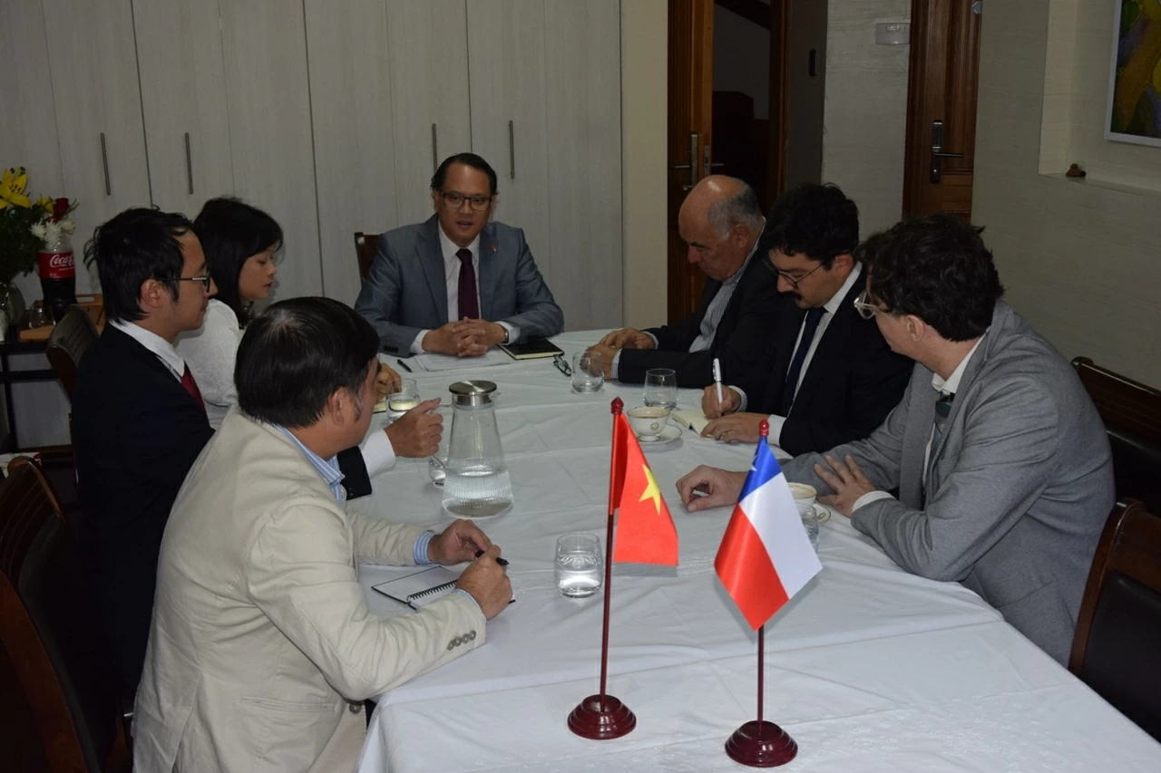 Đại sứ Việt Nam gặp gỡ lãnh đạo báo chí Chile nhân 55 năm quan hệ ngoại giao Đại sứ Việt Nam gặp gỡ lãnh đạo báo chí Chile nhân 55 năm quan hệ ngoại giao