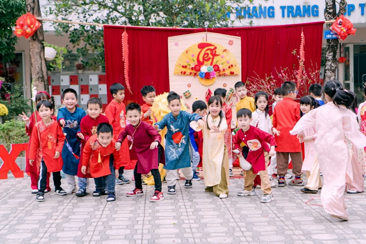 Dạy con đón Tết – gìn giữ nếp nhà từ những điều nhỏ bé
