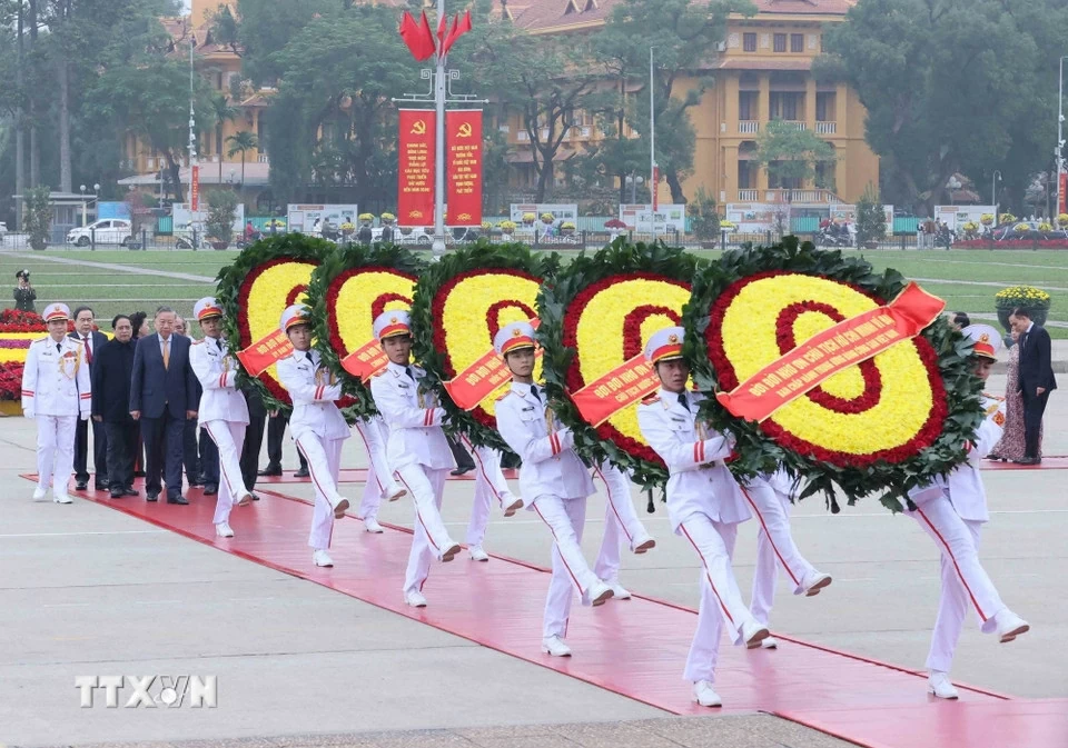 Lãnh đạo Đảng, Nhà nước vào Lăng viếng Bác nhân dịp Tết Nguyên đán Bính Ngọ Lãnh đạo Đảng, Nhà nước vào Lăng viếng Bác nhân dịp Tết Nguyên đán Bính Ngọ