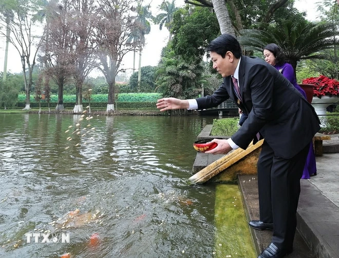 Chủ tịch nước Lương Cường dâng hương tưởng niệm Chủ tịch Hồ Chí Minh tại Nhà 67 Chủ tịch nước Lương Cường dâng hương tưởng niệm Chủ tịch Hồ Chí Minh tại Nhà 67