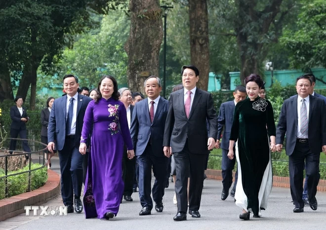 Chủ tịch nước Lương Cường dâng hương tưởng niệm Chủ tịch Hồ Chí Minh tại Nhà 67