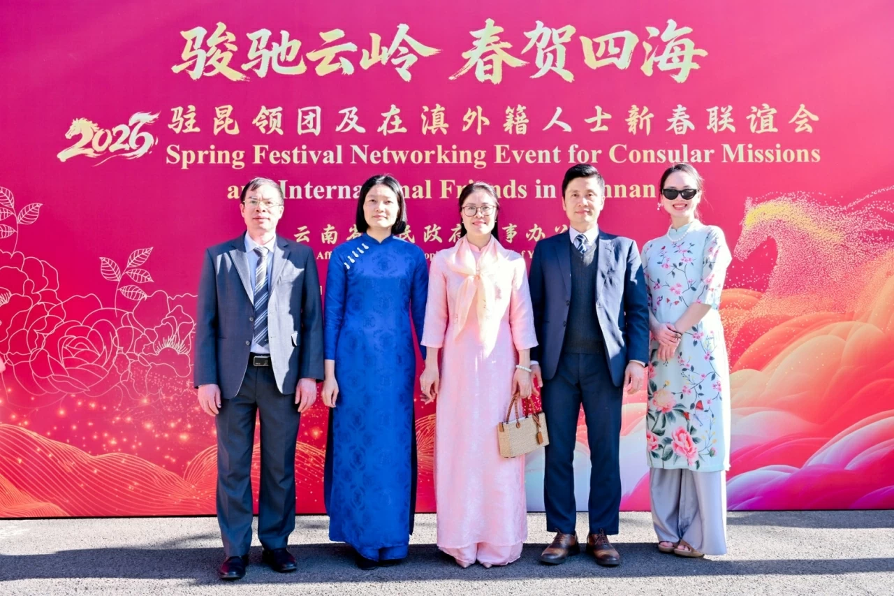 Tổng Lãnh sự Việt Nam tại Côn Minh tham dự Lễ hội mùa Xuân của tỉnh Vân Nam, Trung Quốc