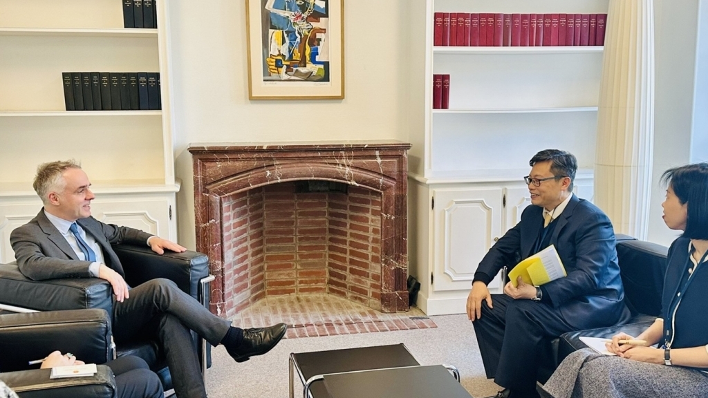 Đại sứ Trịnh Đức Hải chào xã giao Vụ trưởng Vụ Á - Australia, Bộ Ngoại giao Pháp