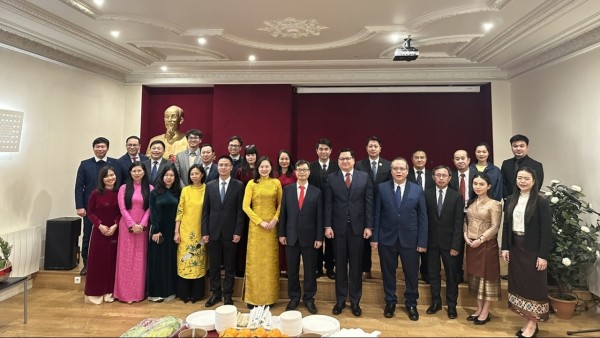 Lao Embassy in France congratulates the 14th National Party Congress and Lunar New Year Binh Ngo 2026