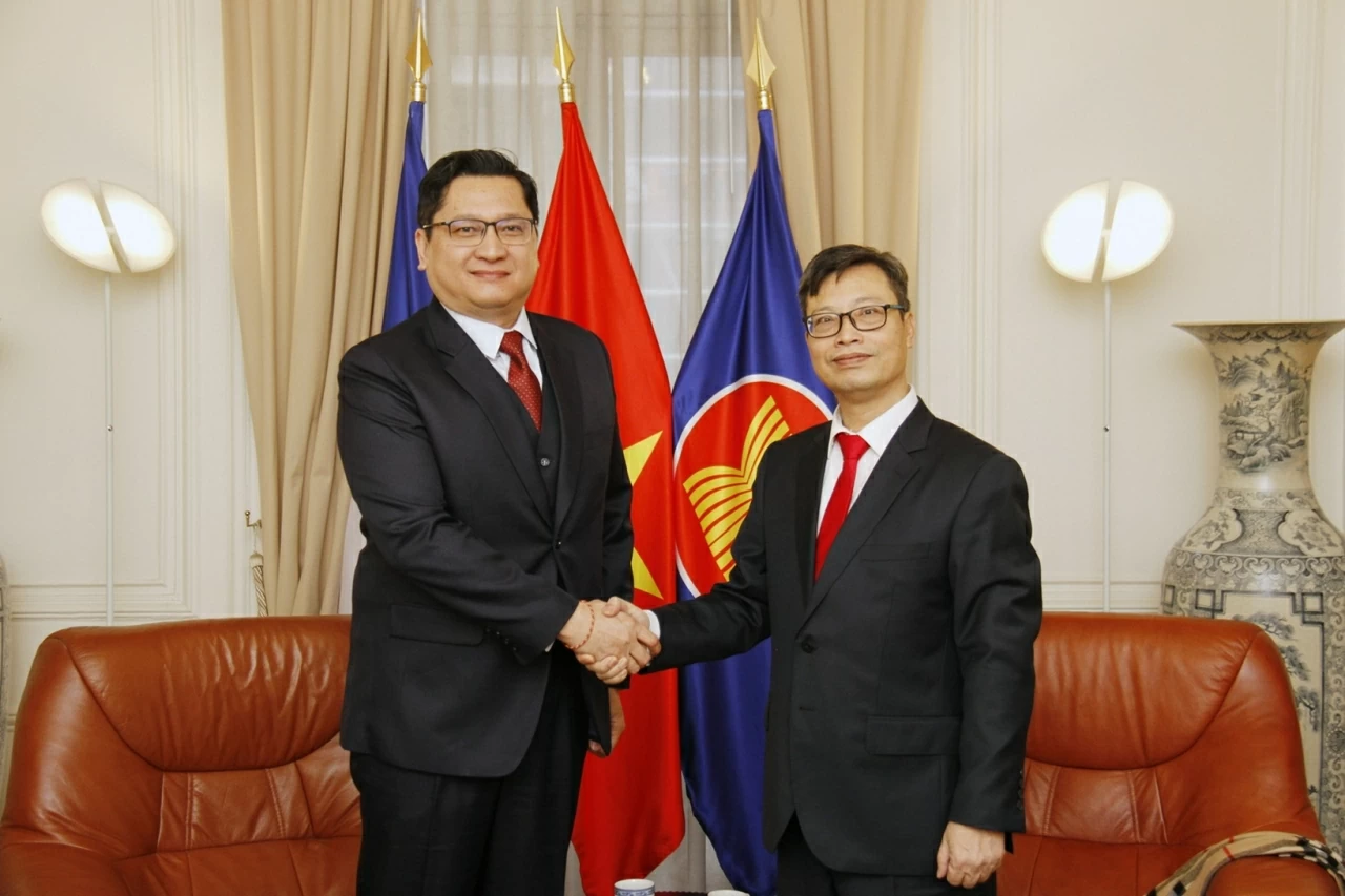 Đại sứ quán Lào tại Pháp chúc mừng Đại hội XIV và Tết Nguyên đán Bính Ngọ 2026 Đại sứ quán Lào tại Pháp chúc mừng Đại hội XIV và Tết Nguyên đán Bính Ngọ 2026