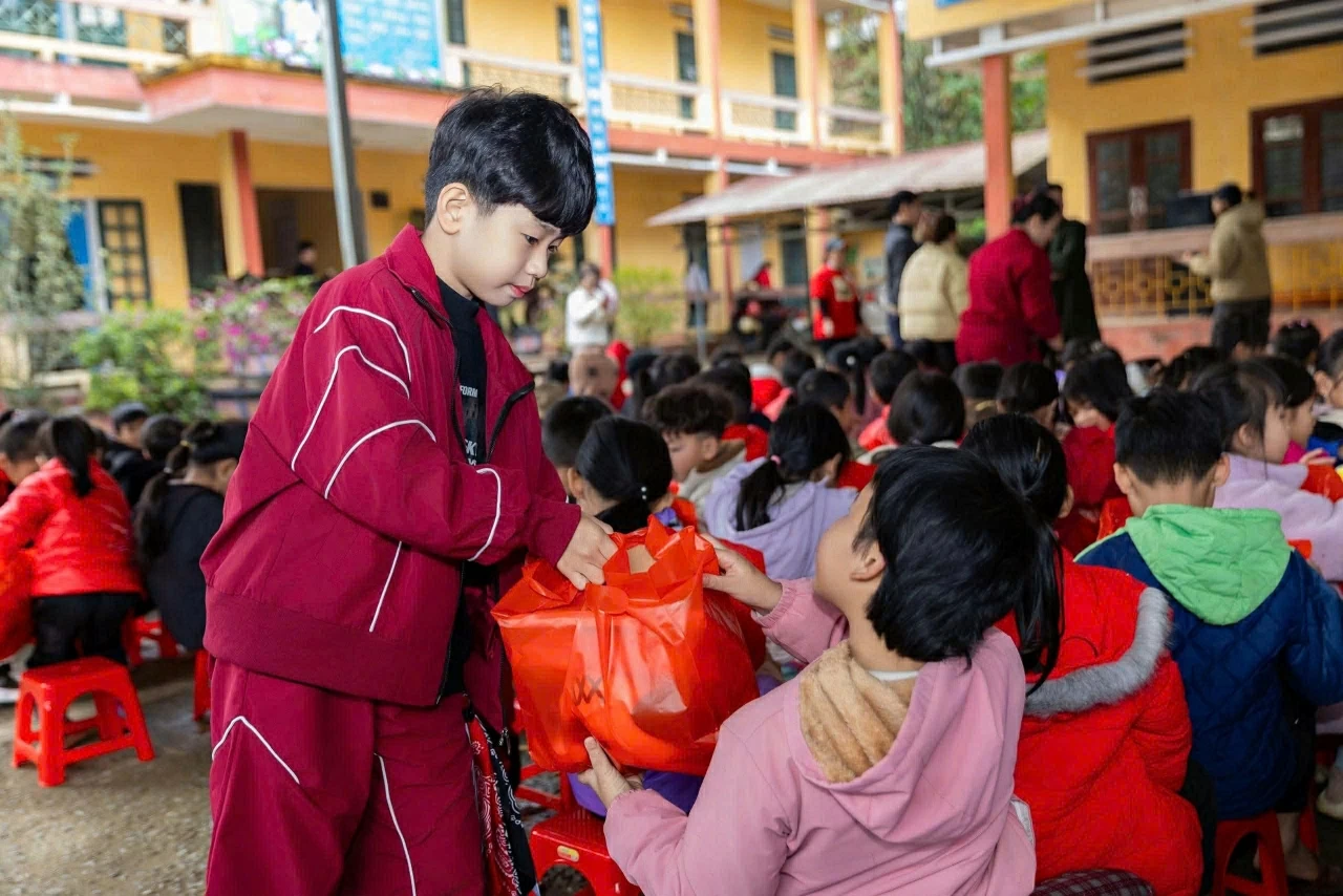 Nam vương nhí thế giới Bùi Khâu Minh Triết ghi dấu ấn rực rỡ trong năm 2025