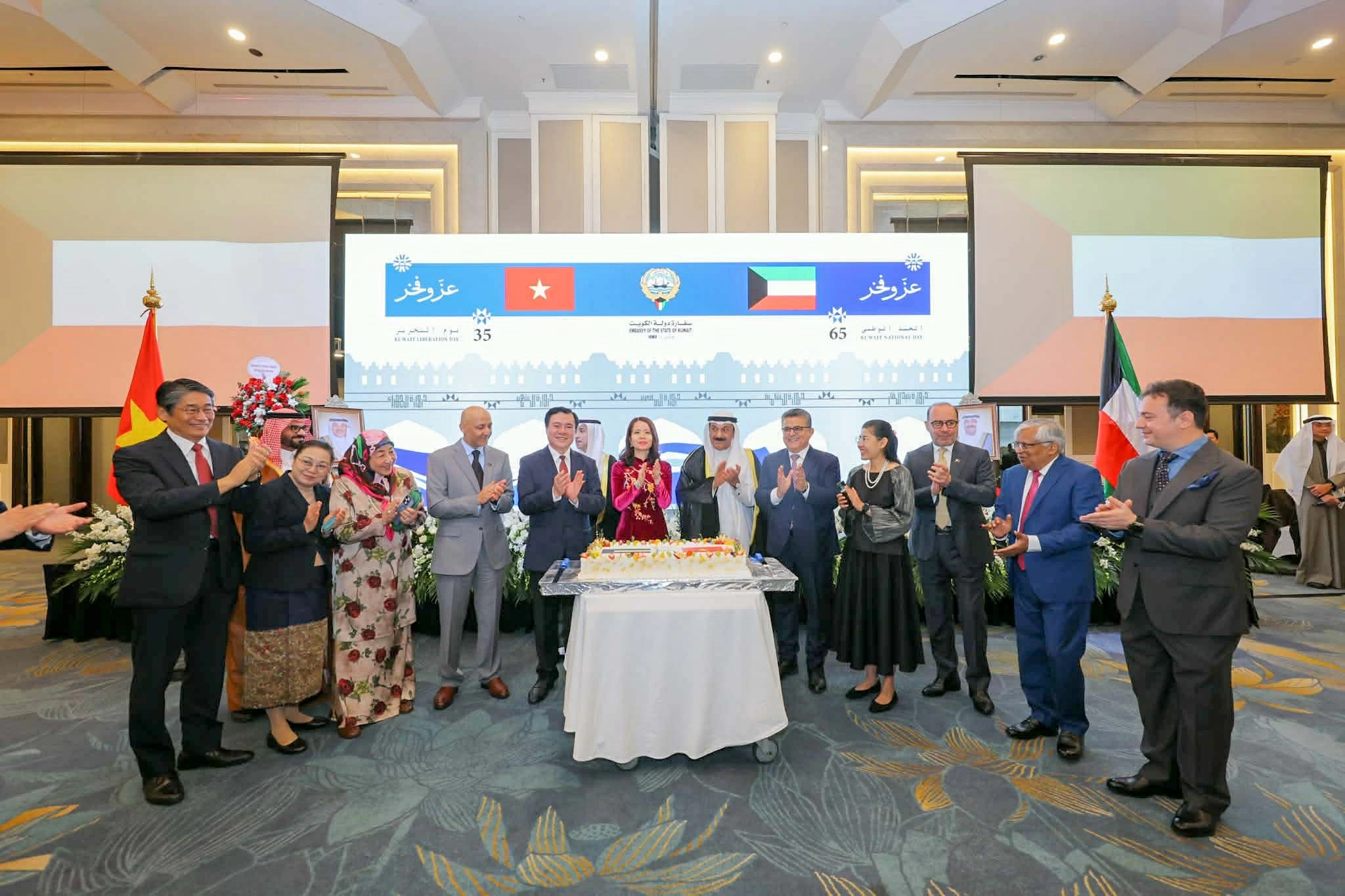 Việt Nam sẵn sàng cùng Kuwait thúc đẩy quan hệ song phương phát triển hiệu quả, thực chất hơn Việt Nam sẵn sàng cùng Kuwait thúc đẩy quan hệ song phương phát triển hiệu quả, thực chất hơn