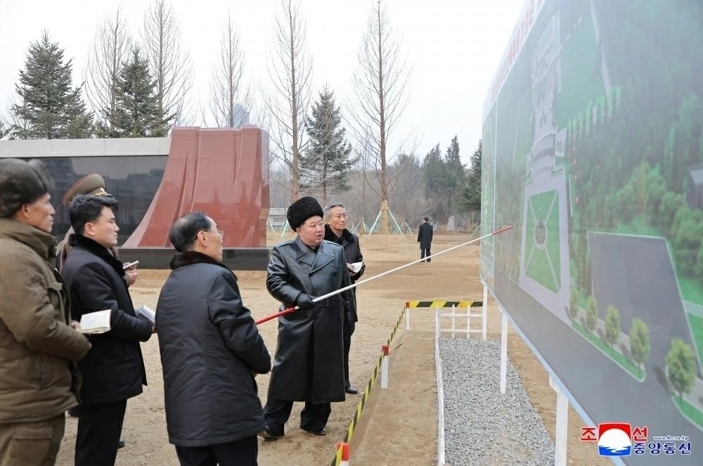 Chủ tịch Triều Tiên Kim Jong Un thị sát công trình bảo tàng tưởng niệm chiến công quân sự ở nước ngoài