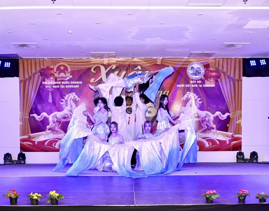 Cộng đồng người Việt Nam tại Hungary hân hoan đón Tết Xuân Bính Ngọ 2026