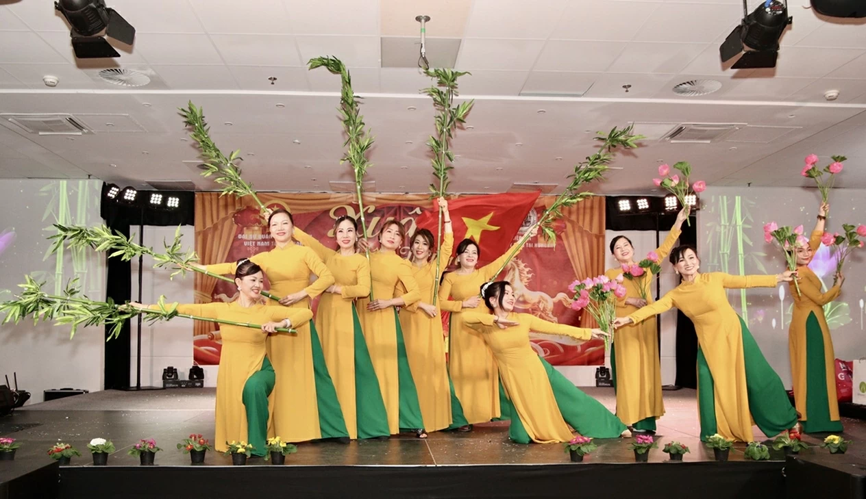 Cộng đồng người Việt Nam tại Hungary hân hoan đón Tết Xuân Bính Ngọ 2026