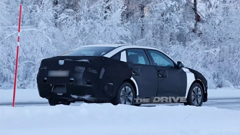 Elantra 2027 được cho là sẽ sử dụng cụm đèn hậu hoàn toàn mới. 