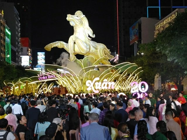 Đường hoa Nguyễn Huệ Tết Bính Ngọ 2026: Không gian hội tụ văn hóa, lan tỏa thông điệp liên kết và hội nhập Đường hoa Nguyễn Huệ Tết Bính Ngọ 2026: Không gian hội tụ văn hóa, lan tỏa thông điệp liên kết và hội nhập