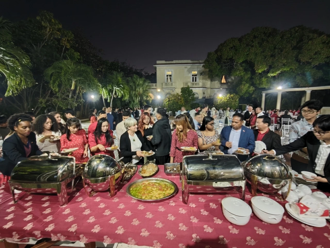 Ấm áp Tết cộng đồng Xuân Bính Ngọ tại Cuba Ấm áp Tết cộng đồng Xuân Bính Ngọ tại Cuba