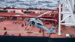 Lực lượng Mỹ bất ngờ bắt thêm một tàu chở dầu thuộc 'hạm đội bóng tối' ở Ấn Độ Dương