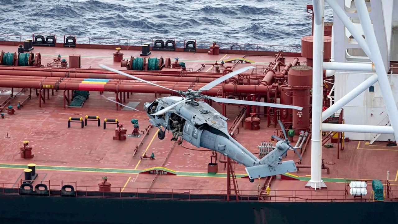 Lực lượng Mỹ bất ngờ bắt thêm một tàu chở dầu ở Ấn Độ Dương