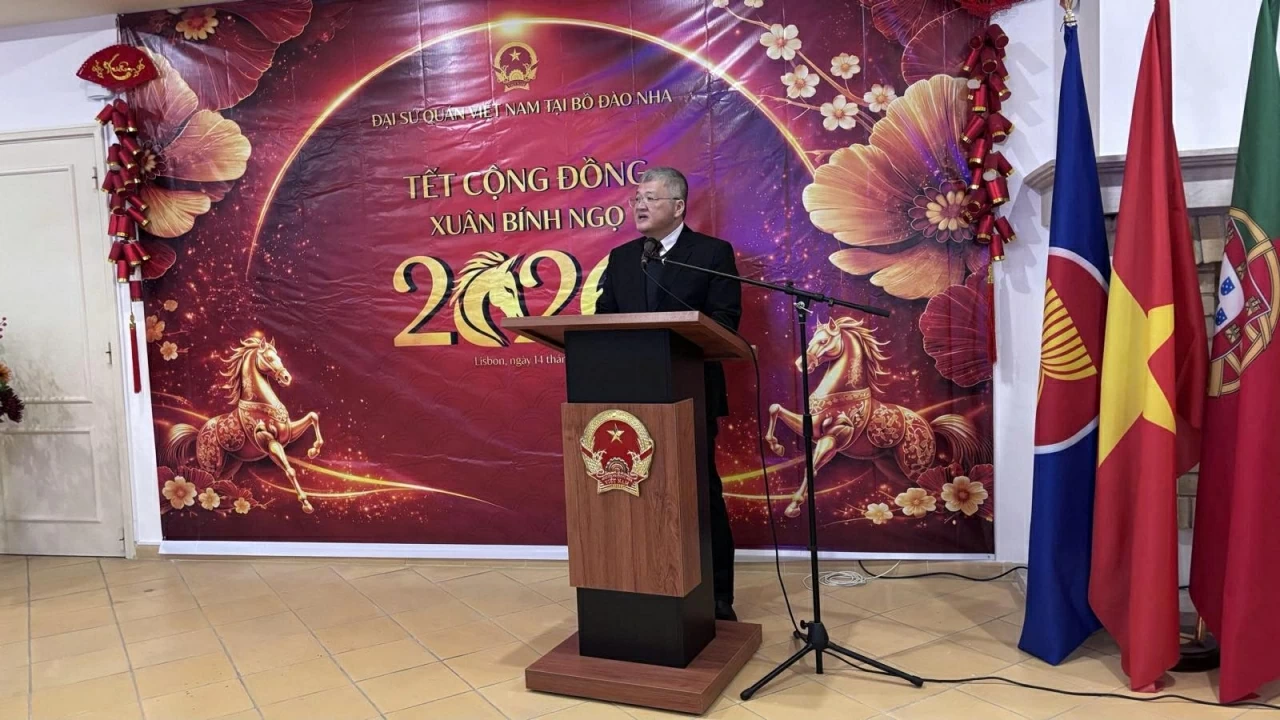 Đại sứ Việt Nam tại Bồ Đào Nha Nguyễn Mạnh Thắng phát biểu tại buổi lễ.