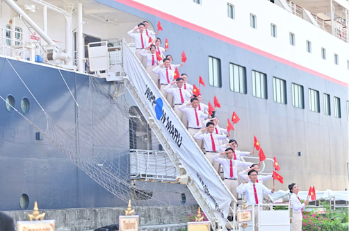 Thanh niên Việt Nam “xin chào” Thái Lan