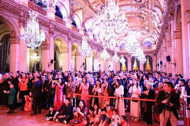 Chương trình đón Tết Nguyên đán Xuân Bính Ngọ 2026 diễn ra trang trọng, đầm ấm tại Paris, Pháp Chương trình đón Tết Nguyên đán Xuân Bính Ngọ 2026 diễn ra trang trọng, đầm ấm tại Paris, Pháp