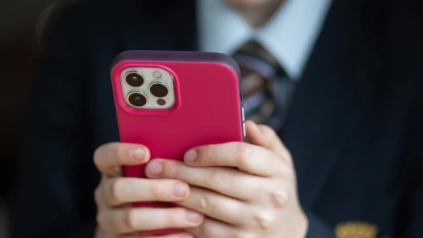 Anh quyết liệt lấp lỗ hổng pháp lý đối với chatbot AI và mạng xã hội