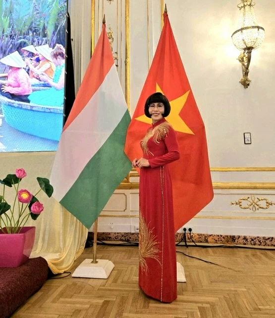 Tiến sĩ Phan Bích Thiện, nữ trí thức Việt Nam dành 40 năm gắn bó với hành trình gìn giữ và lan tỏa văn hóa dân tộc tại châu Âu. Tiến sĩ Phan Bích Thiện, nữ trí thức Việt Nam dành 40 năm gắn bó với hành trình gìn giữ và lan tỏa văn hóa dân tộc tại châu Âu.