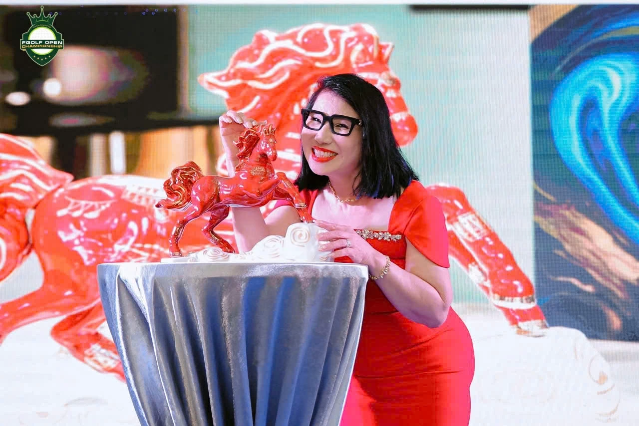 Doanh nhân Nguyễn Thị Loan - Tổng Giám đốc Công ty TNHH Thương mại Anh Trang. Doanh nhân Nguyễn Thị Loan - Tổng Giám đốc Công ty TNHH Thương mại Anh Trang.