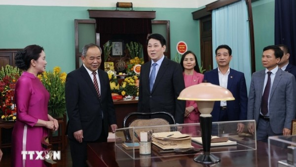 Chủ tịch nước dâng hương tưởng niệm Chủ tịch Hồ Chí Minh tại Nhà 67 và Bắc Bộ phủ