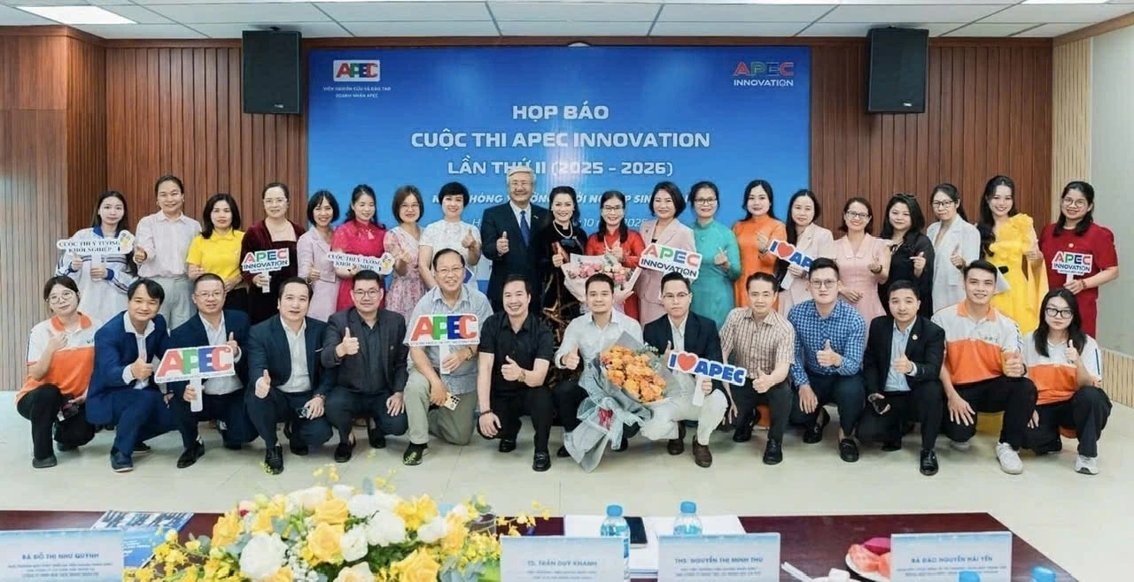   Doanh nhân, thạc sĩ Nguyễn Thị Minh Thu đồng hành cùng sinh viên khởi nghiệp bằng trải nghiệm thực tiễn và niềm tin vào tri thức.