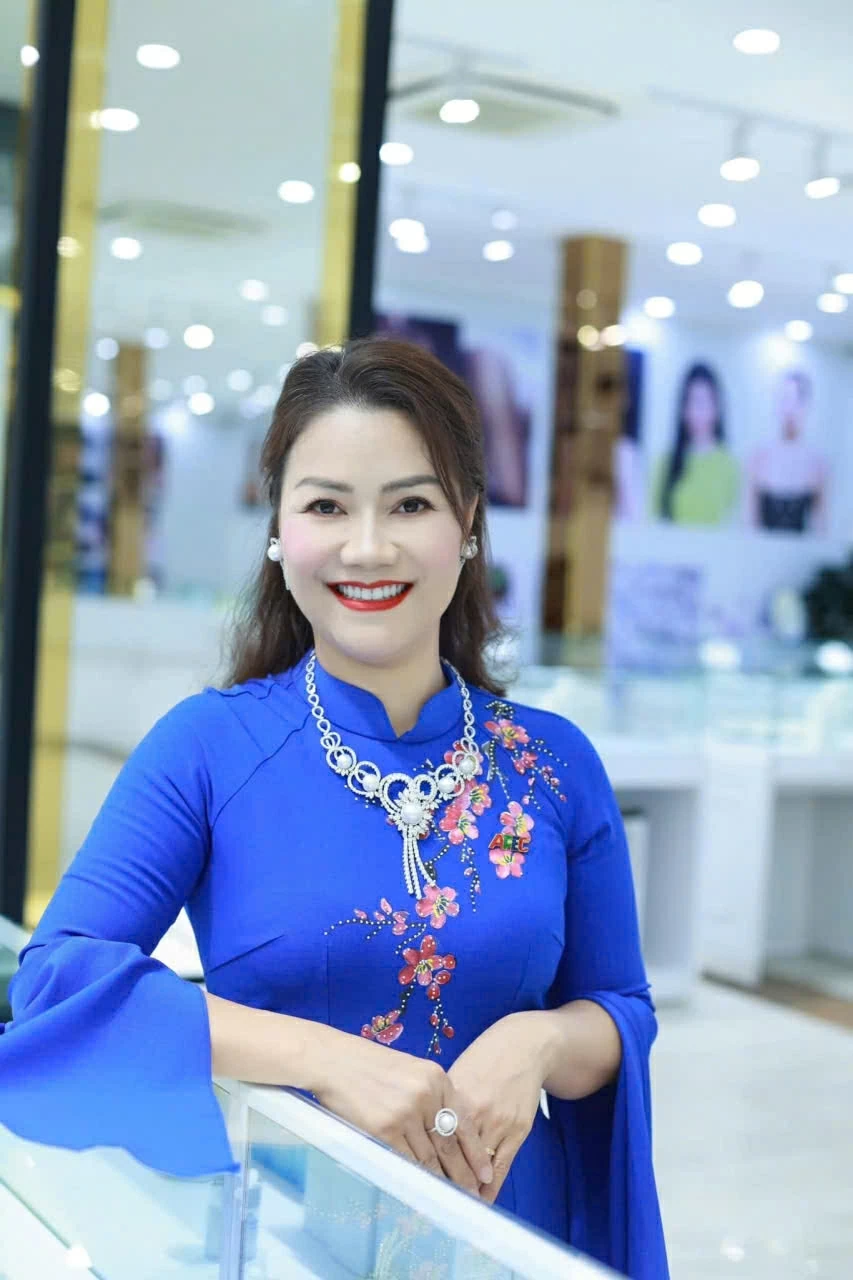 Ở chị Minh Thu, sự điềm tĩnh và kiên nhẫn trở thành nền tảng để kết nối và truyền niềm tin cho sinh viên.