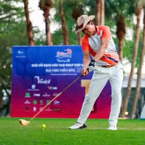 Golf là một trong những môn thể thao yêu thích của doanh nhân Ngô Thế Vinh, giúp cân bằng giữa công việc và rèn luyện sức khỏe.