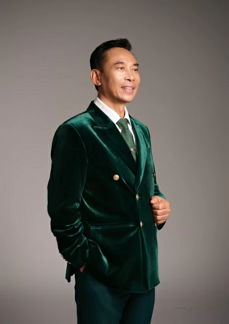 Theo ông Mười, giữ gìn văn hóa dân tộc không tách rời trách nhiệm chung với thế giới, bởi khi con người biết trân trọng cội nguồn, họ cũng sẽ biết gìn giữ môi trường và các giá trị phổ quát của nhân loại.